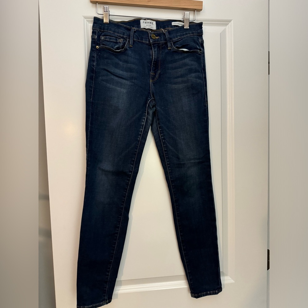 Frame Denim Women’s Skinny Jeans in Dark Wash Blue size 27